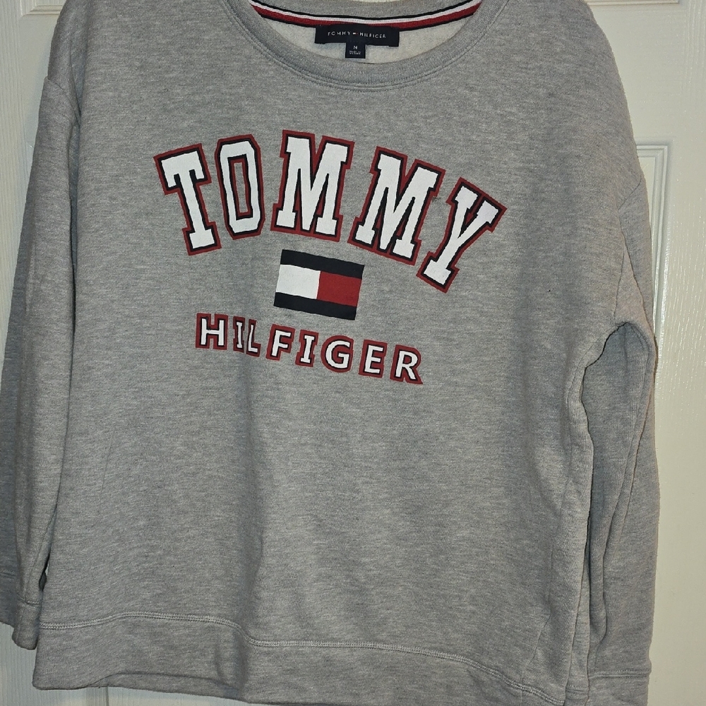 Tommy Hilfiger Gray Sweatshirt with Red Accents